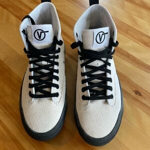 Vans sentry boots in cream suede with thick rubber sole size 7.5